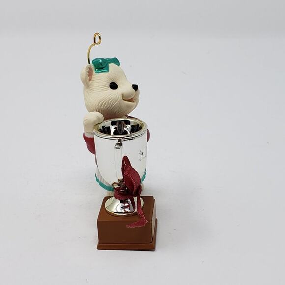 1994 Hallmark Mom Handcrafted Keepsake Holiday Christmas Ornament. - Picture 2 of 8